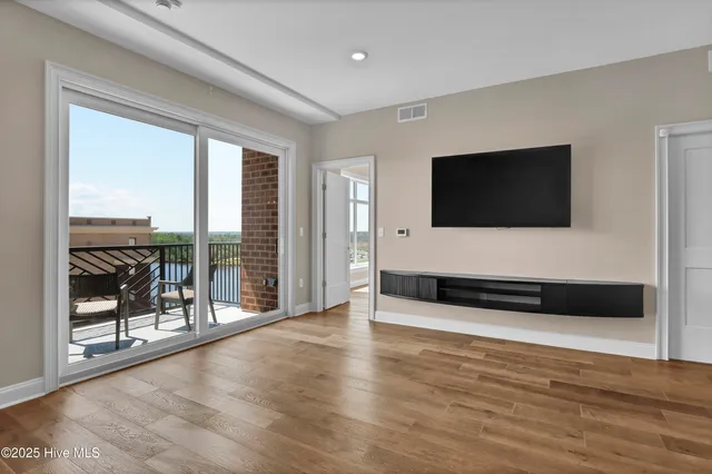 $780,000 | 240 North Water Street, Unit 854, Wilmington, NC 28401