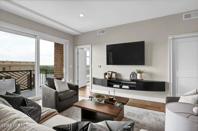 $780,000 | 240 North Water Street, Unit 854, Wilmington, NC 28401