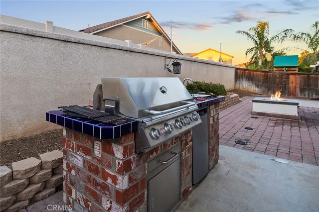 a view of a roof with sitting area