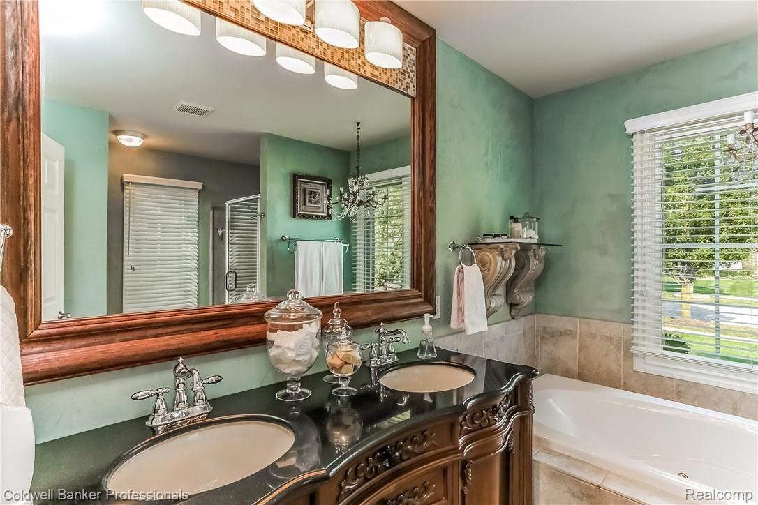 3445 Cascade Circle Rochester, MI 48307 - Photo 24 of 61 024-Master_Bathroom-3194163-large.jpg