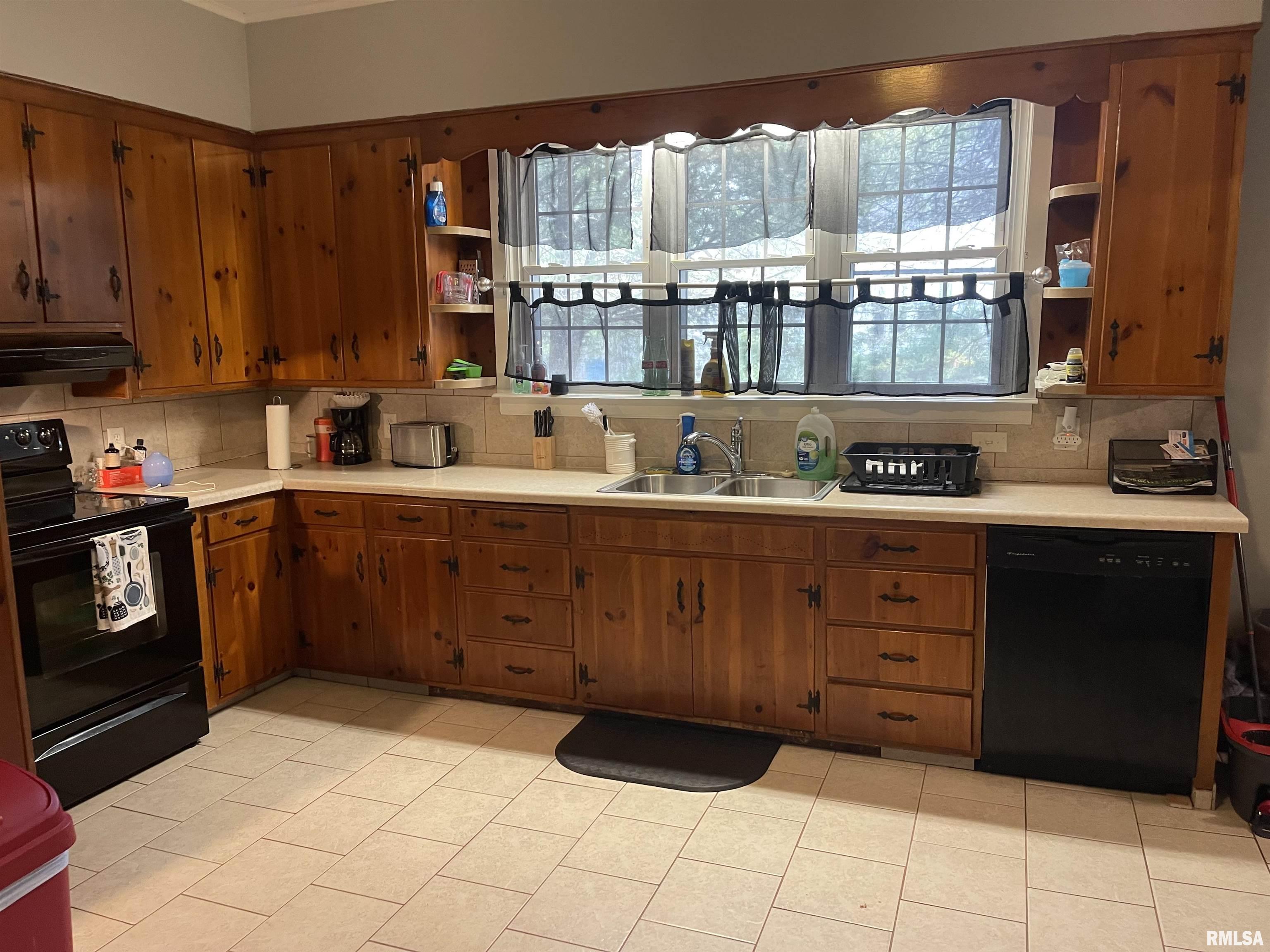 1010 South Main Street Benton, IL 62812 - Photo 8 of 30
