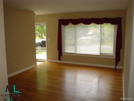 420 Meadow Lane Rochester, MI 48307 - Photo 7 of 8 meadow lane liv rm