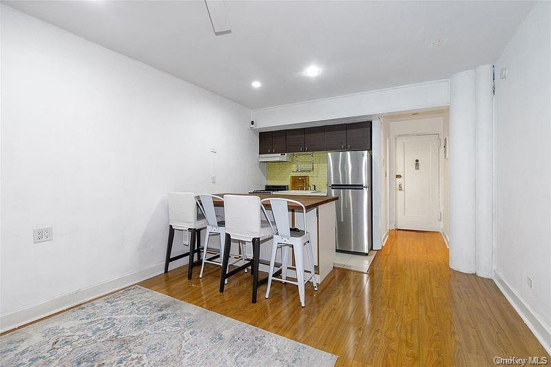 15 Canterbury Road, Unit C10 Great Neck, NY 11021 - Photo 4 of 22 Gallery Image 4