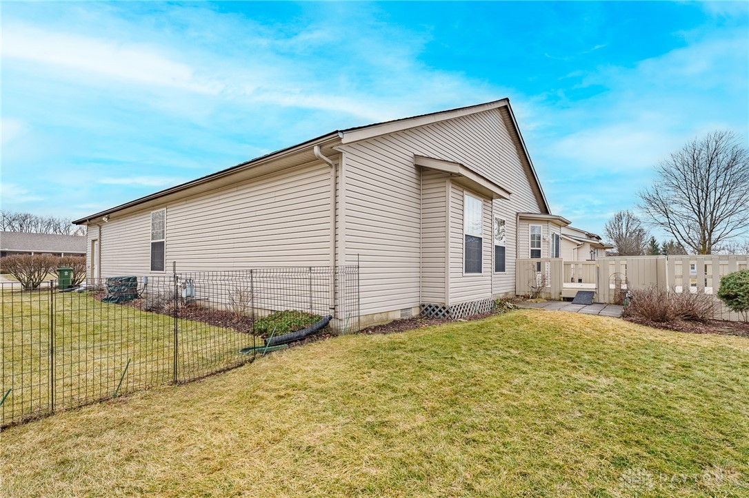 526 West Hoewisher Road Sidney, OH 45365 - Photo 7 of 34