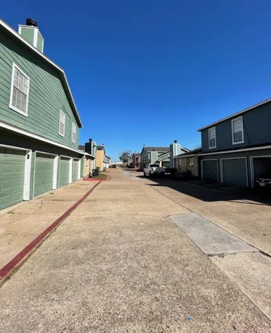 $129,999 | 7679 Fallbrook Drive, Unit 7679, Houston, TX 77086