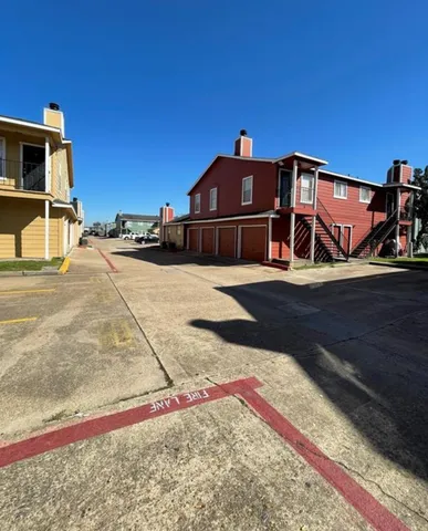 $129,999 | 7679 Fallbrook Drive, Unit 7679, Houston, TX 77086