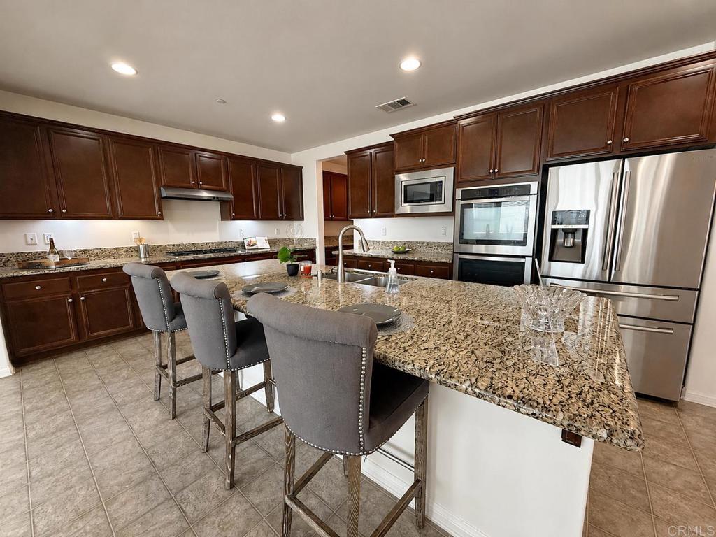 31699 Country View Road Temecula, CA 92591 - Photo 4 of 41 Kitchen