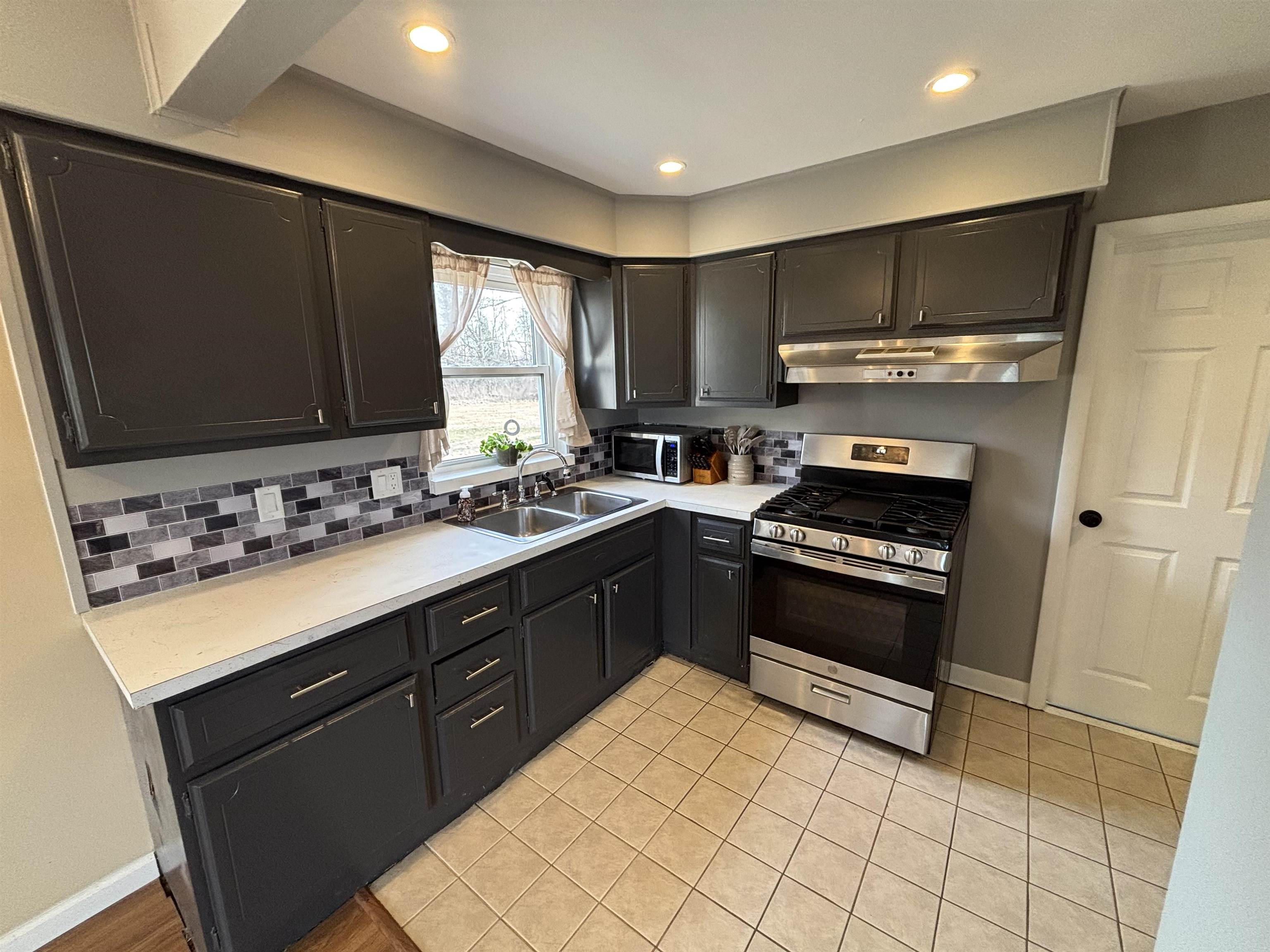 6565 East River Road Flushing, MI 48433 - Photo 8 of 16