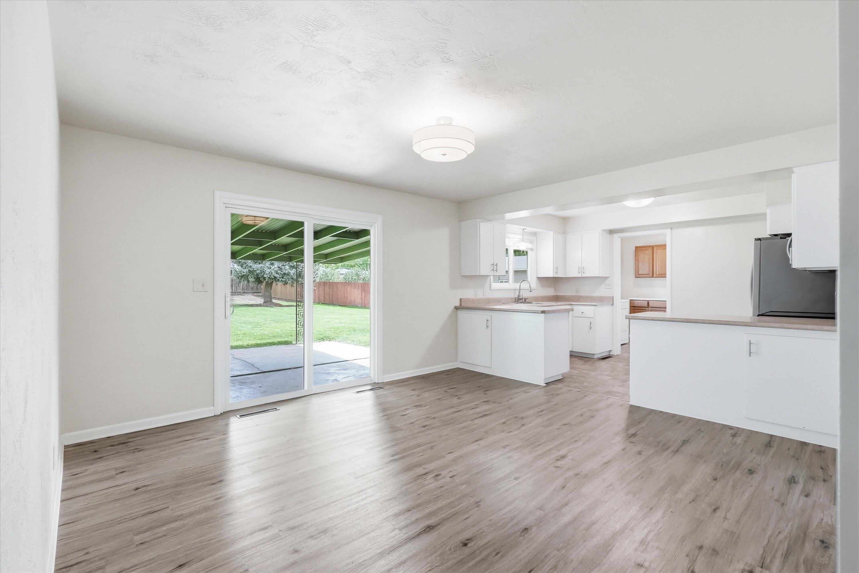 689 South Modoc Avenue Medford, OR 97504 - Photo 11 of 47 Dining room