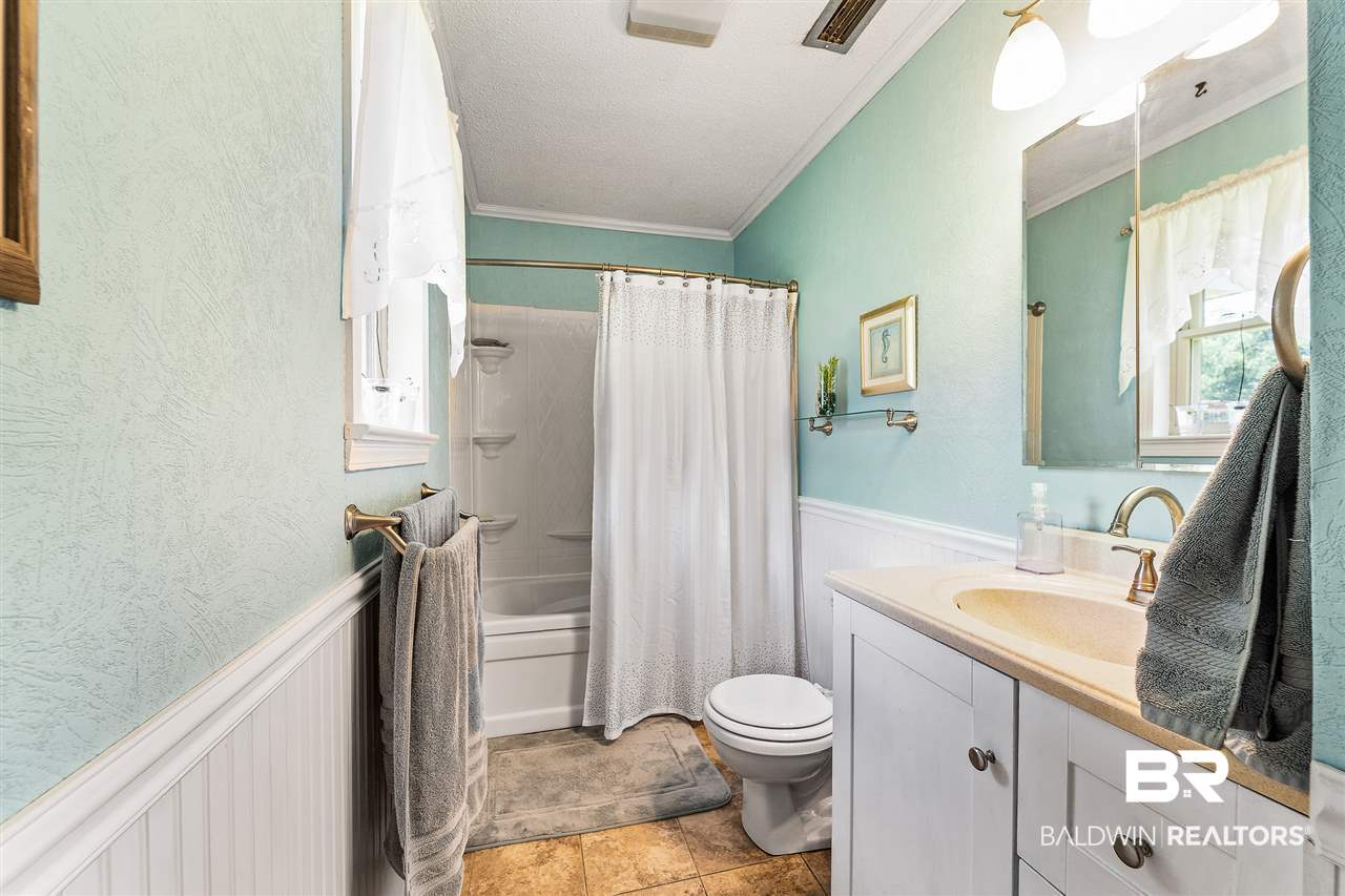 15208 Black Griffin Road Loxley, AL 36551 - Photo 21 of 32 Master Bathroom
