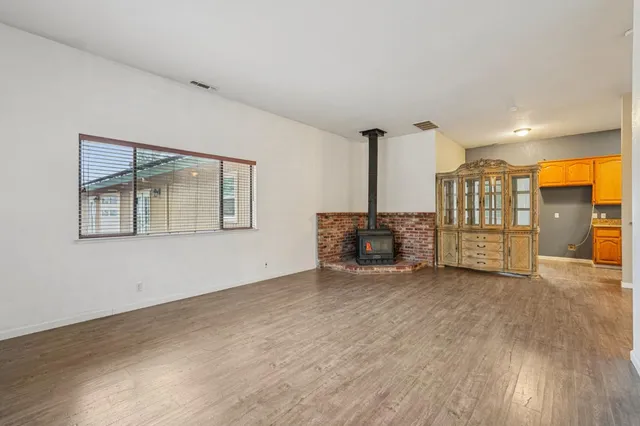 a view of a livingroom with furniture