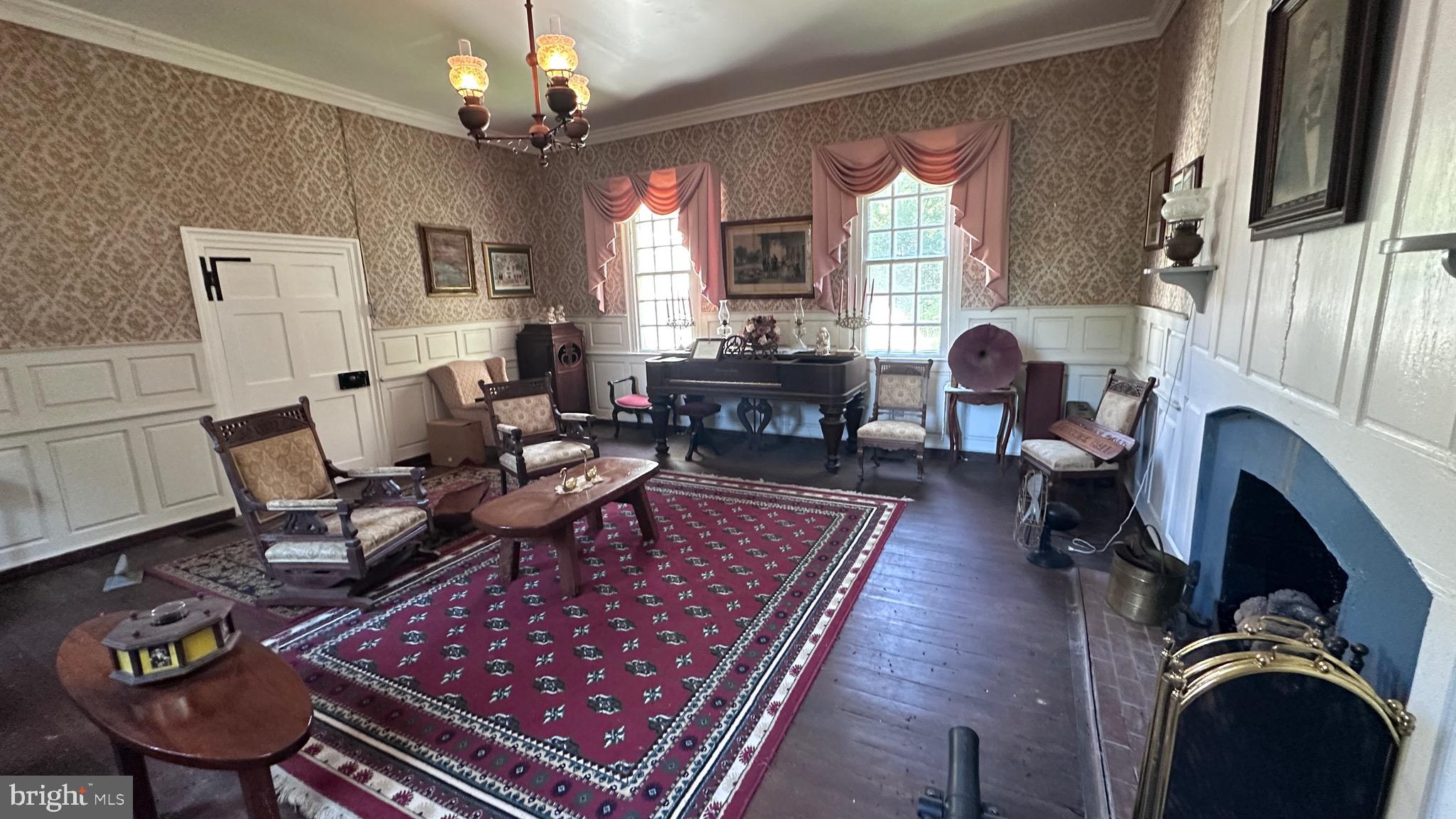 2788 Great Oak Road Warfield, VA 23889 - Photo 32 of 68 parlor