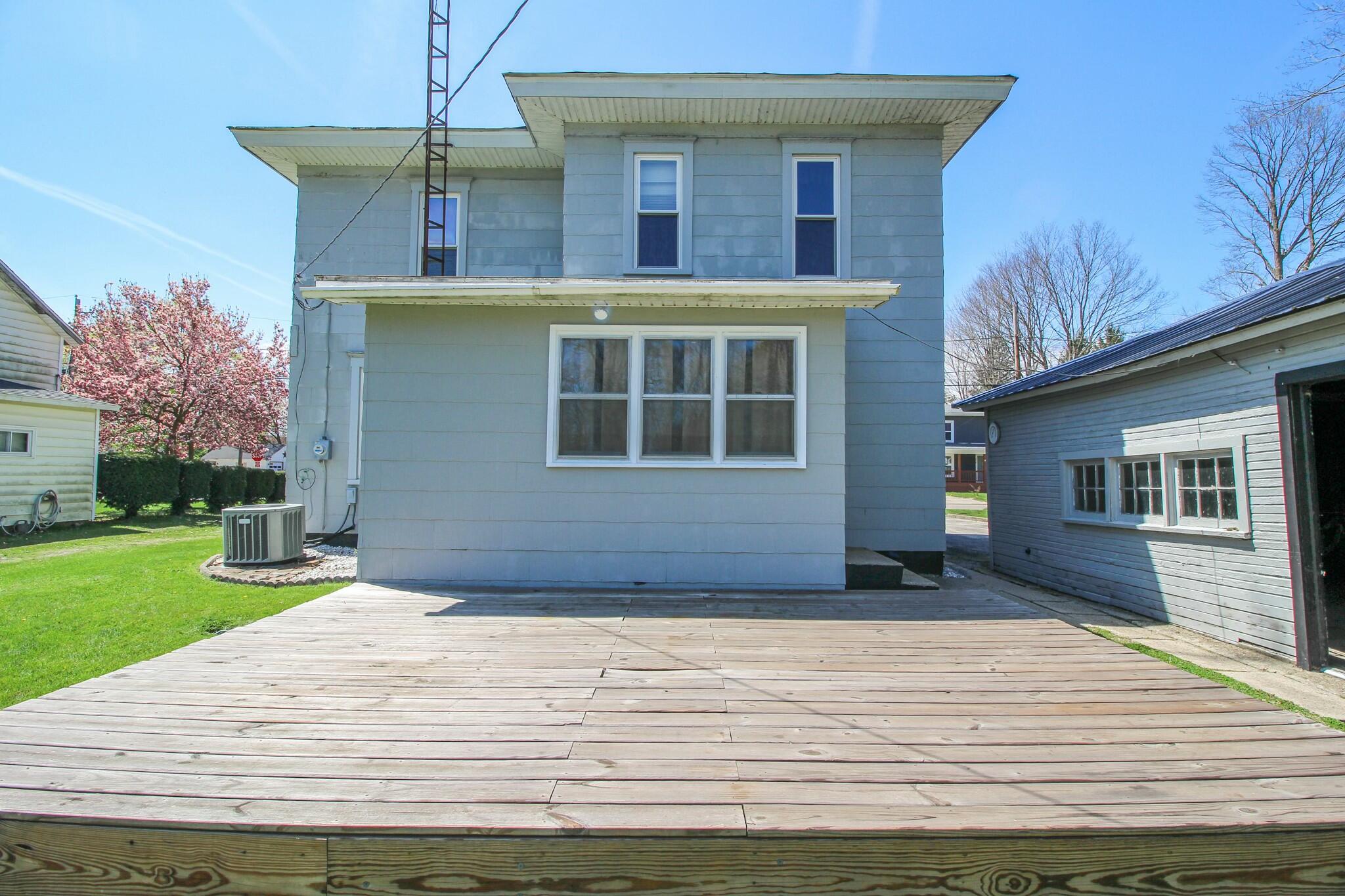 305 North Douglas Avenue Three Rivers, MI 49093 - Photo 4 of 30 tempImageKmAkIw