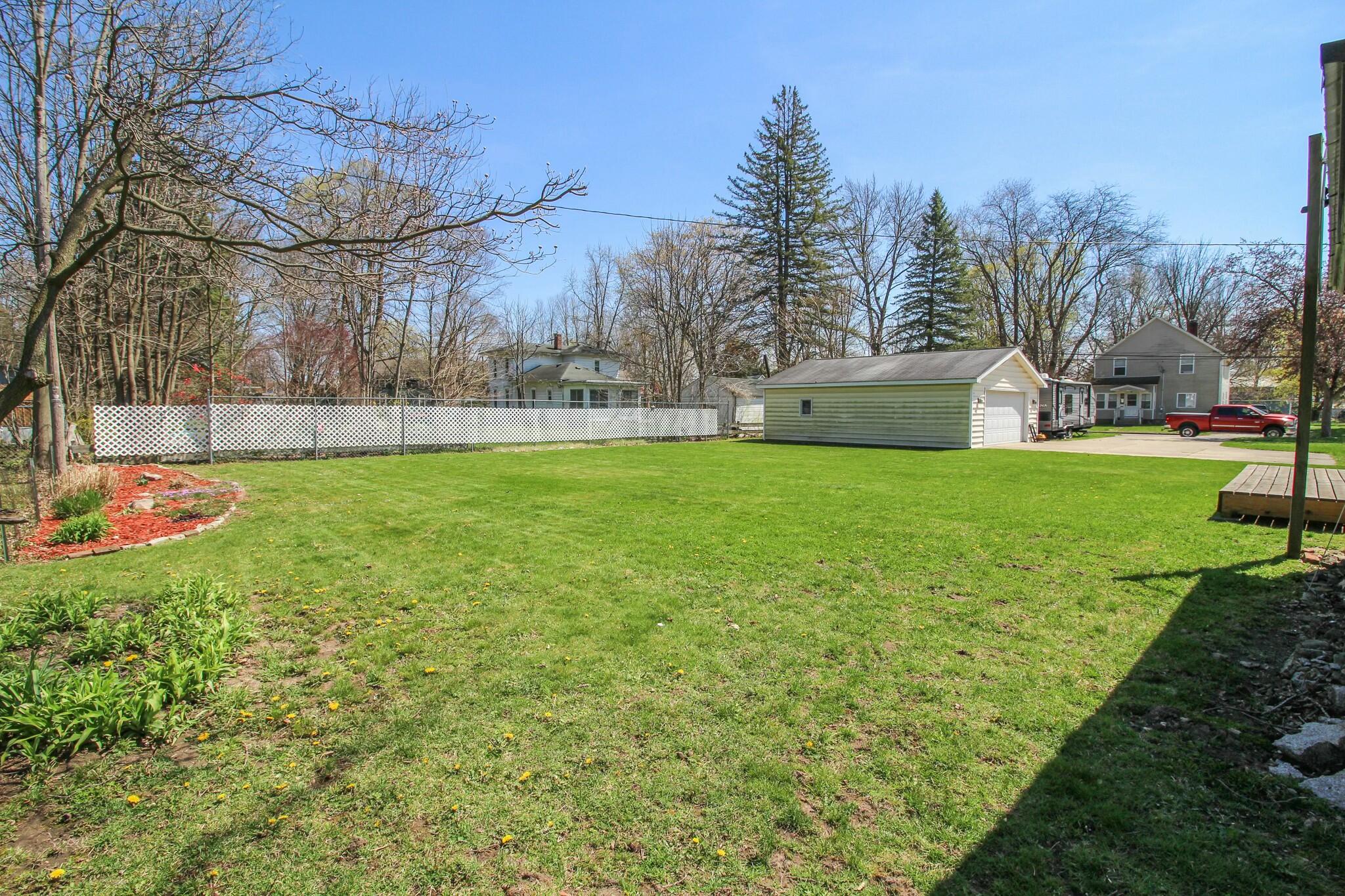 305 North Douglas Avenue Three Rivers, MI 49093 - Photo 7 of 30 tempImage9y8ztL