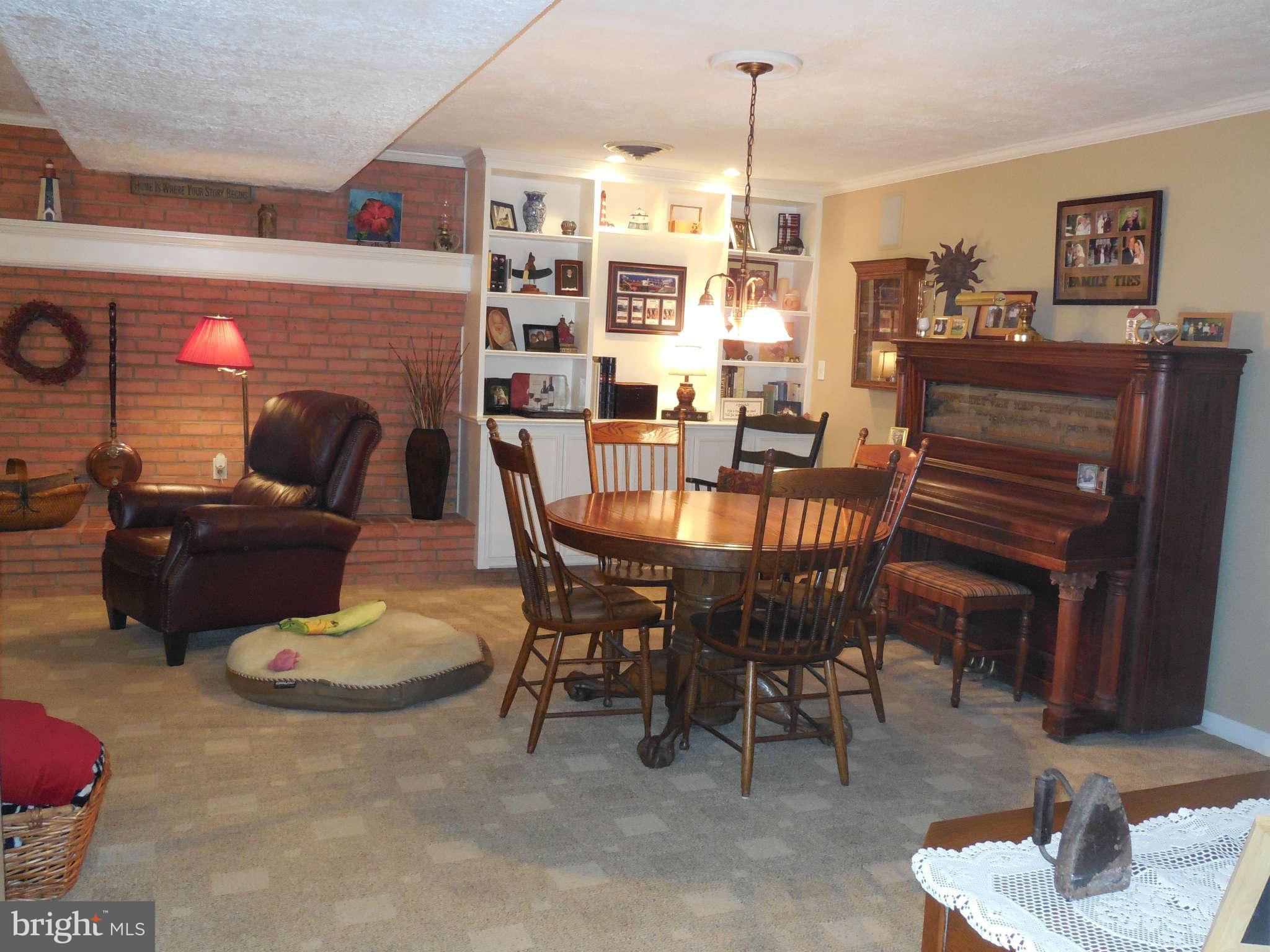 2383 Fairmount Road Hampstead, MD 21074 - Photo 22 of 30 Family Room