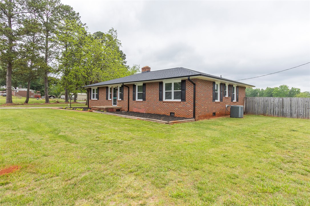 4082 Old Portman Road Anderson, SC 29626 - Photo 3 of 46