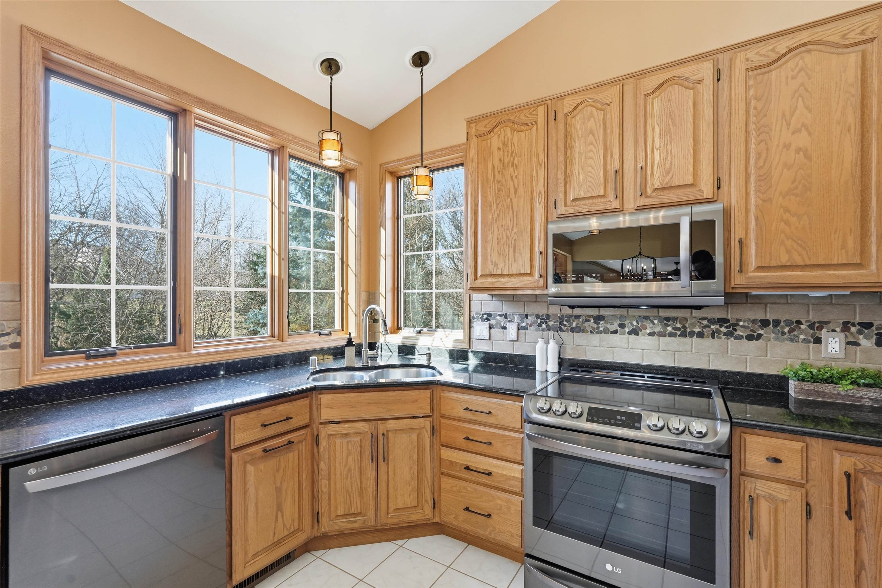 1237 Mockingbird Lane Sun Prairie, WI 53590 - Photo 14 of 88