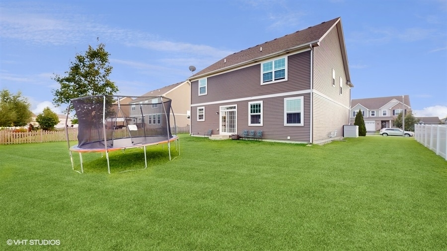 25613 West Cerena Circle Plainfield, IL 60586 - Photo 24 of 28 a backyard of a house with table and chairs