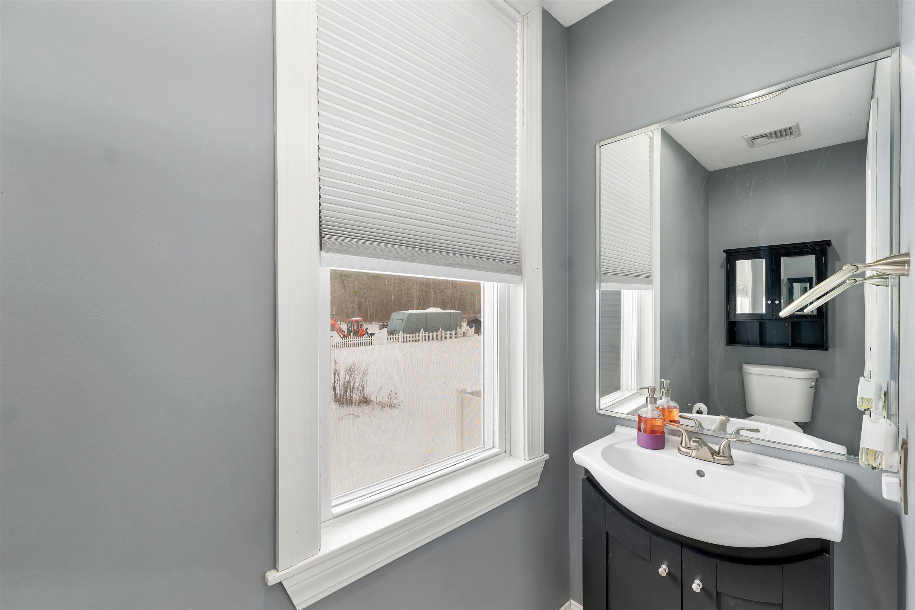 77 Central Street Farmington, NH 03835 - Photo 19 of 58