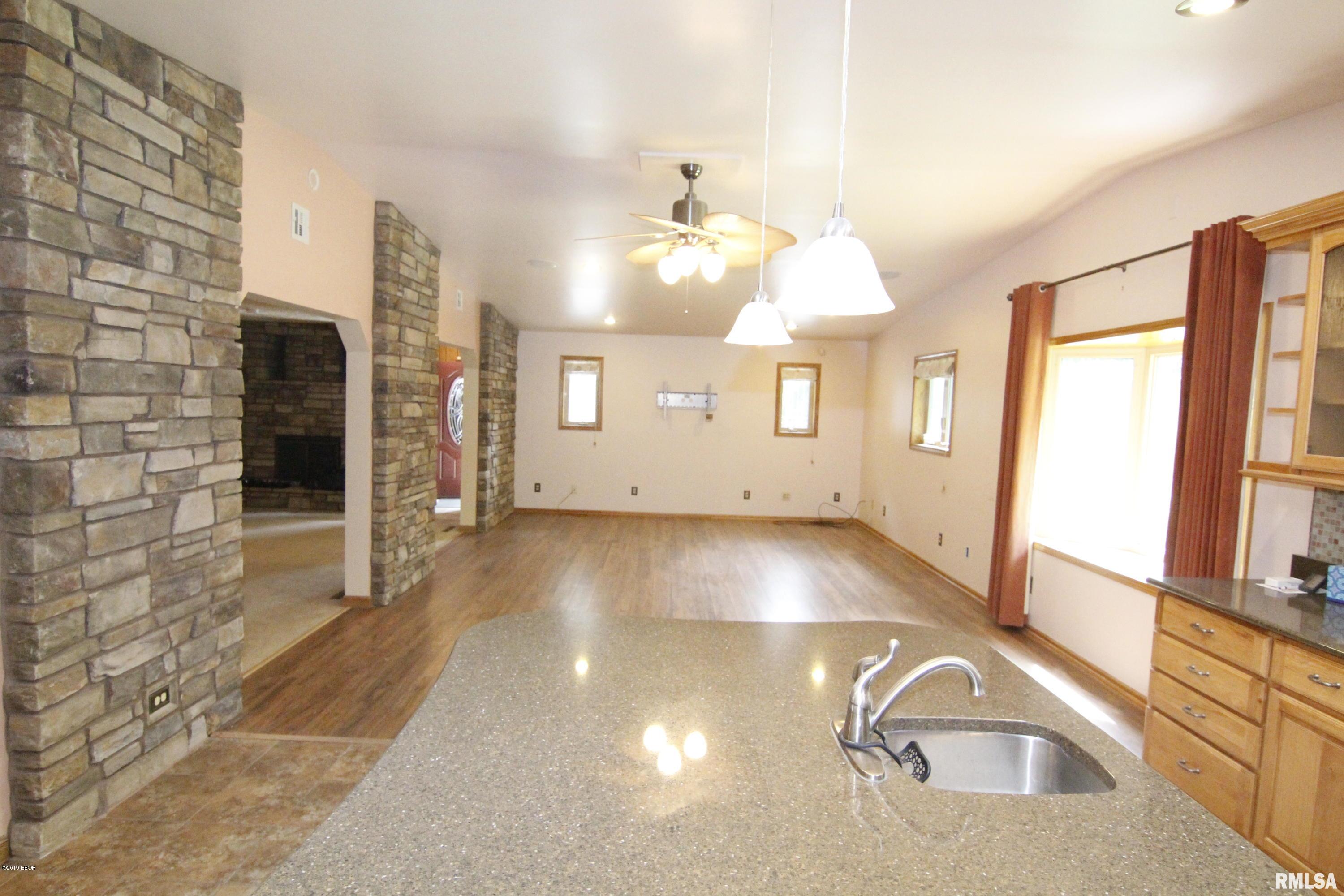 813 West Lake Road Carbondale, IL 62901 - Photo 5 of 50