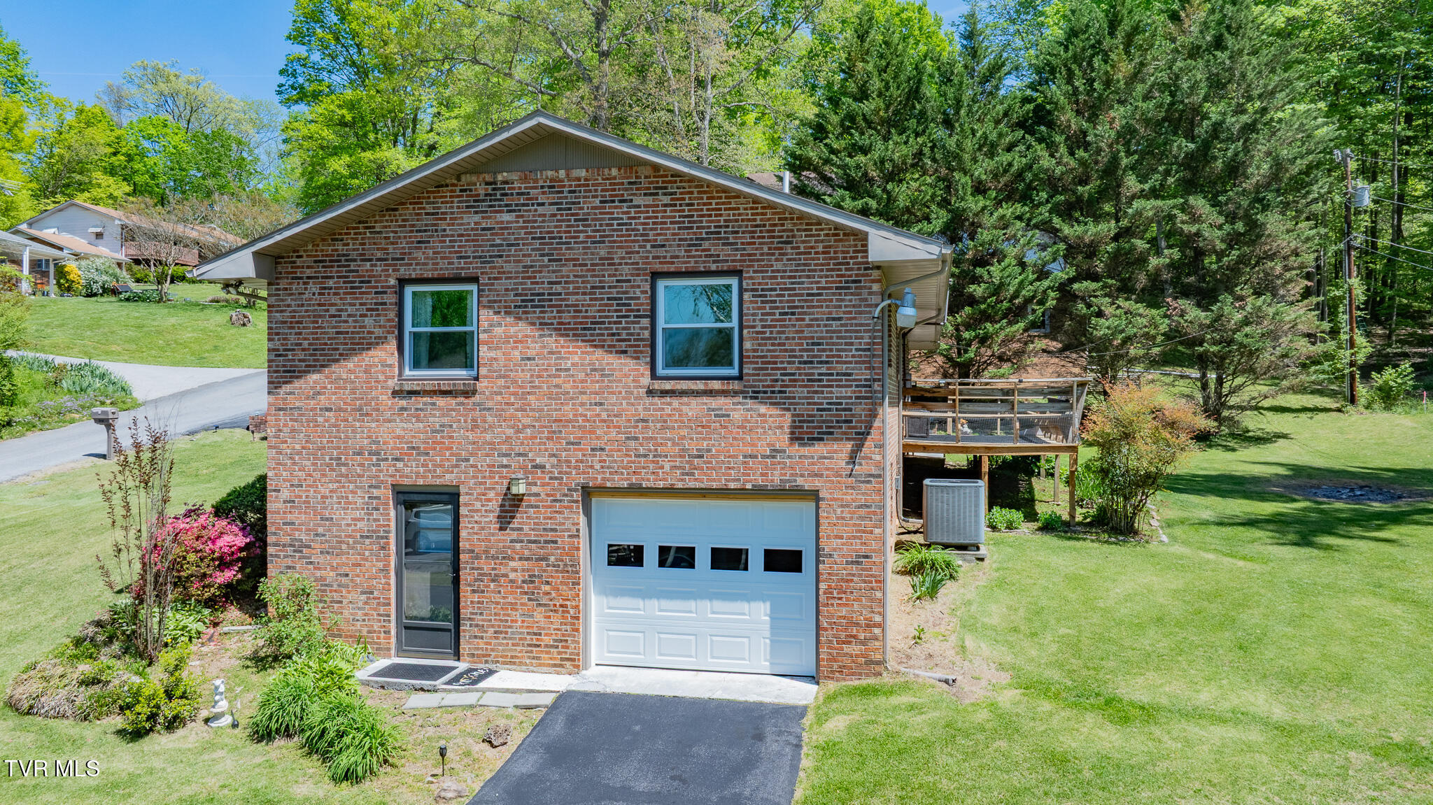 314 Woodvale Road Blountville, TN 37617 - Photo 29 of 35 dji_fly_20260421_142158_0979_17767969942