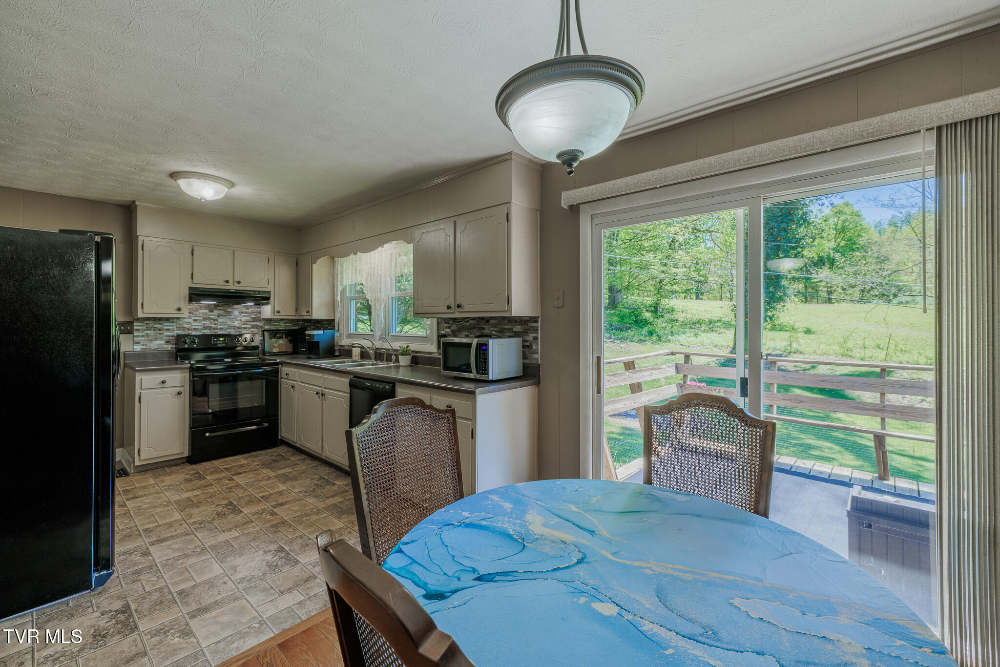 314 Woodvale Road Blountville, TN 37617 - Photo 5 of 35 1R9A5316-HDR