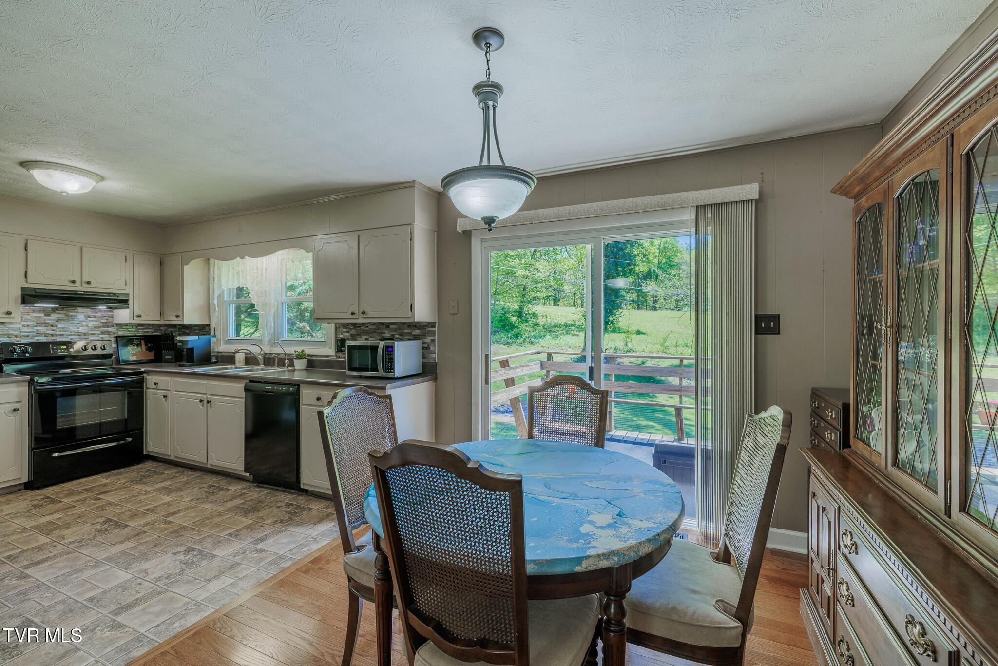 314 Woodvale Road Blountville, TN 37617 - Photo 6 of 35 1R9A5313-HDR