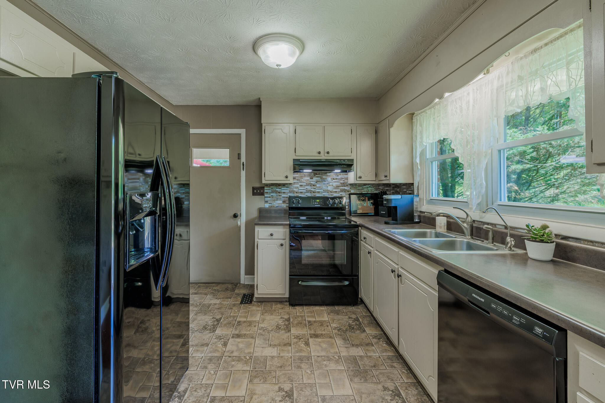 314 Woodvale Road Blountville, TN 37617 - Photo 7 of 35 1R9A5319-HDR