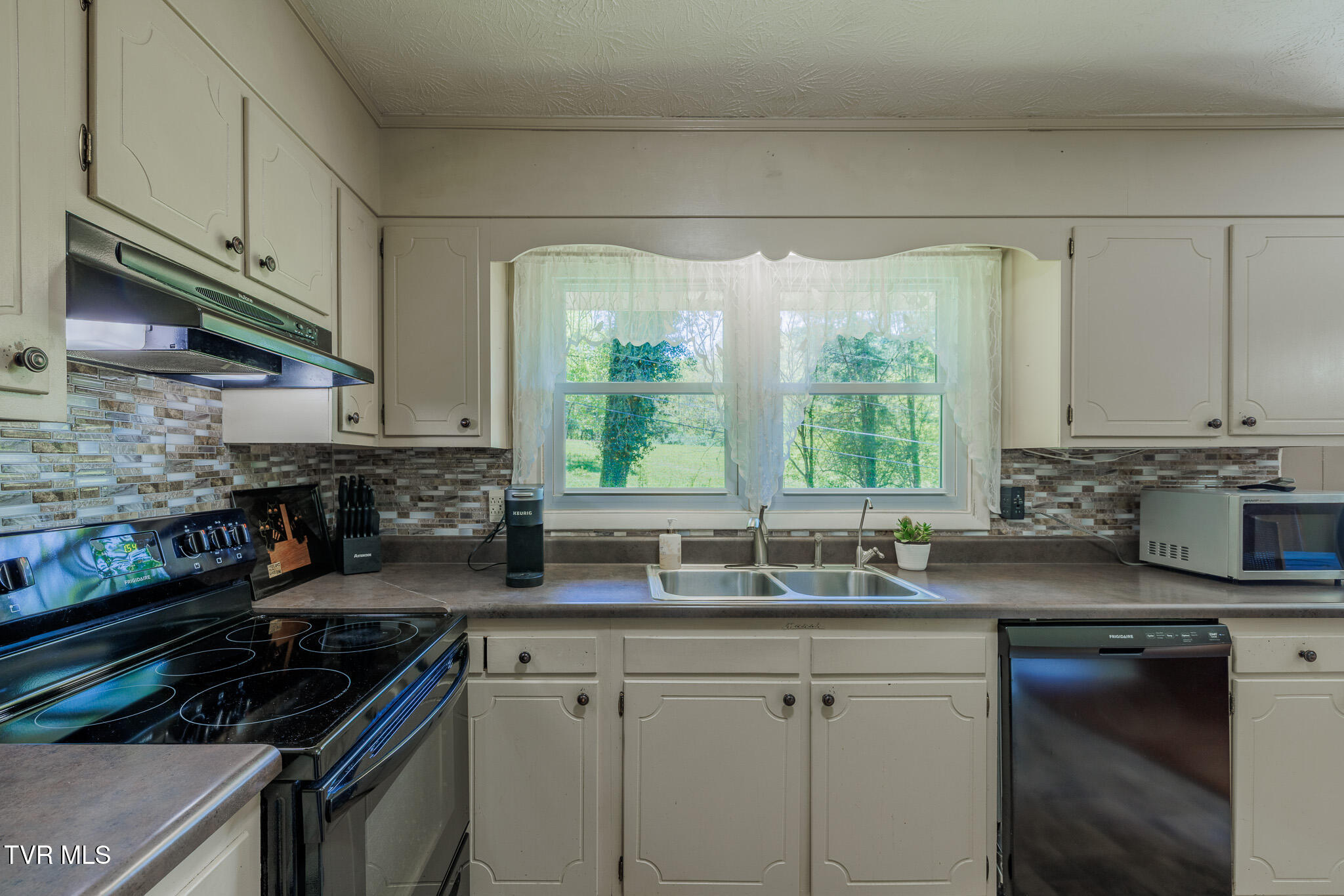 314 Woodvale Road Blountville, TN 37617 - Photo 9 of 35 1R9A5325-HDR