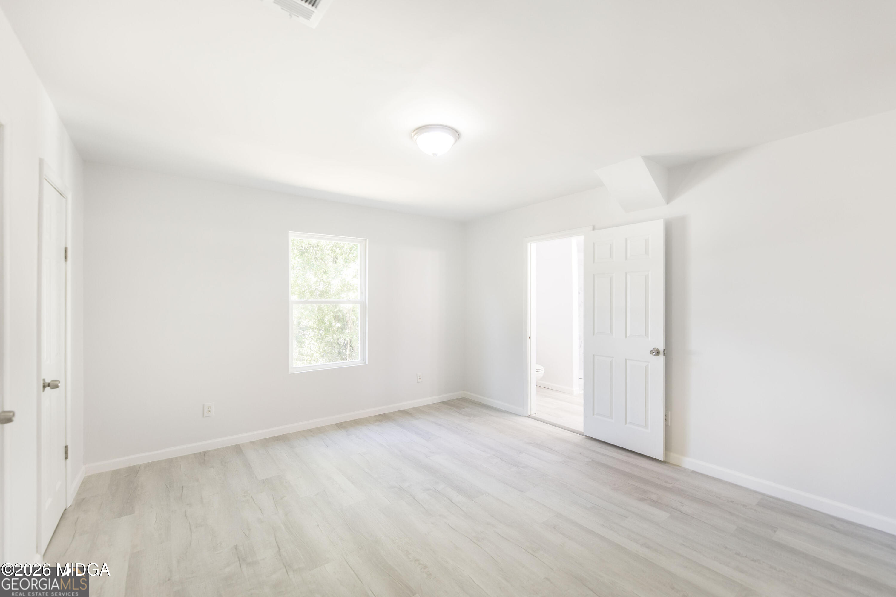 1175 Hartley Street Macon, GA 31206 - Photo 8 of 10 HD_1757620932068_1175_Hartley_St_17