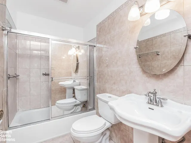 $599,000 | 716 St Ann's Avenue | Woodstock