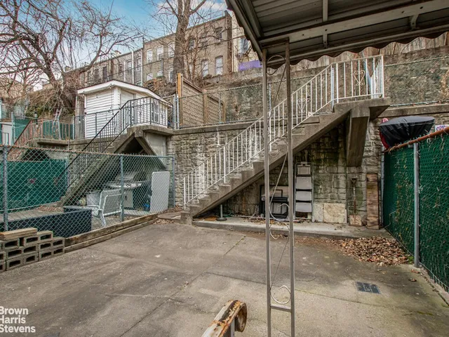 $599,000 | 716 St Ann's Avenue | Woodstock