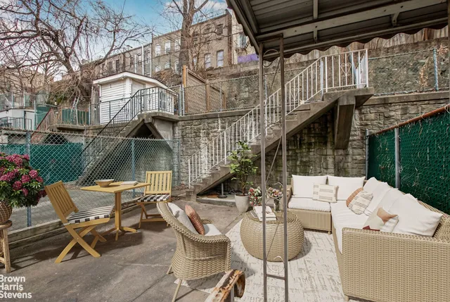 $599,000 | 716 St Ann's Avenue | Woodstock