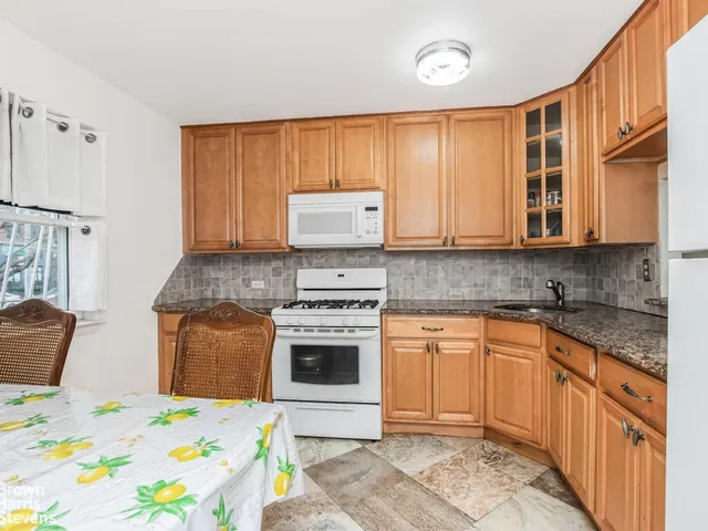 $599,000 | 716 St Ann's Avenue | Woodstock