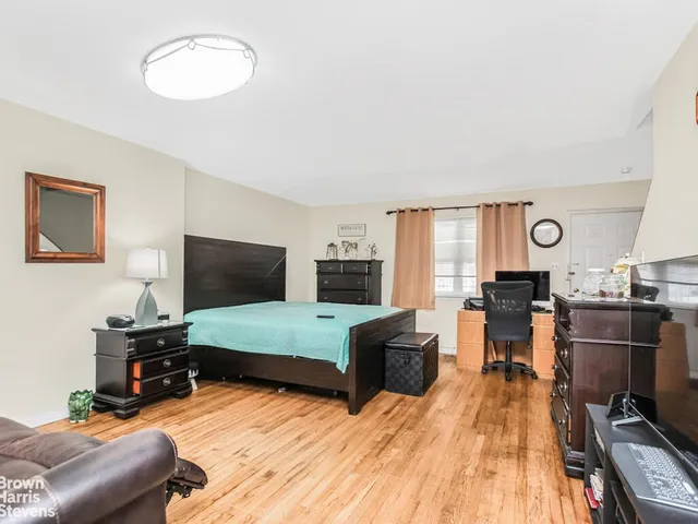 $599,000 | 716 St Ann's Avenue | Woodstock