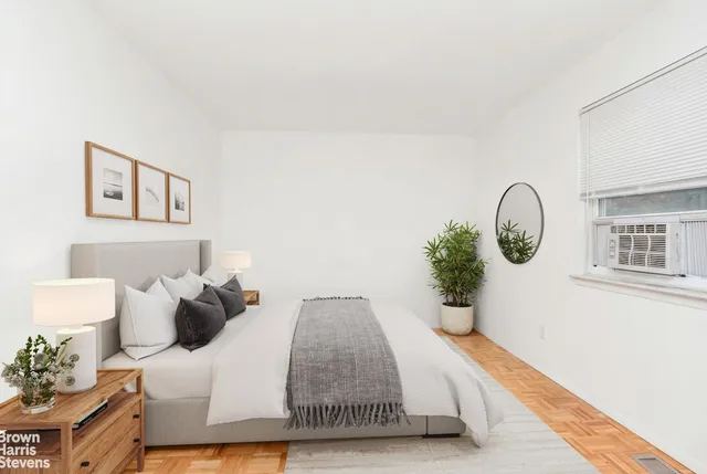 $599,000 | 716 St Ann's Avenue | Woodstock