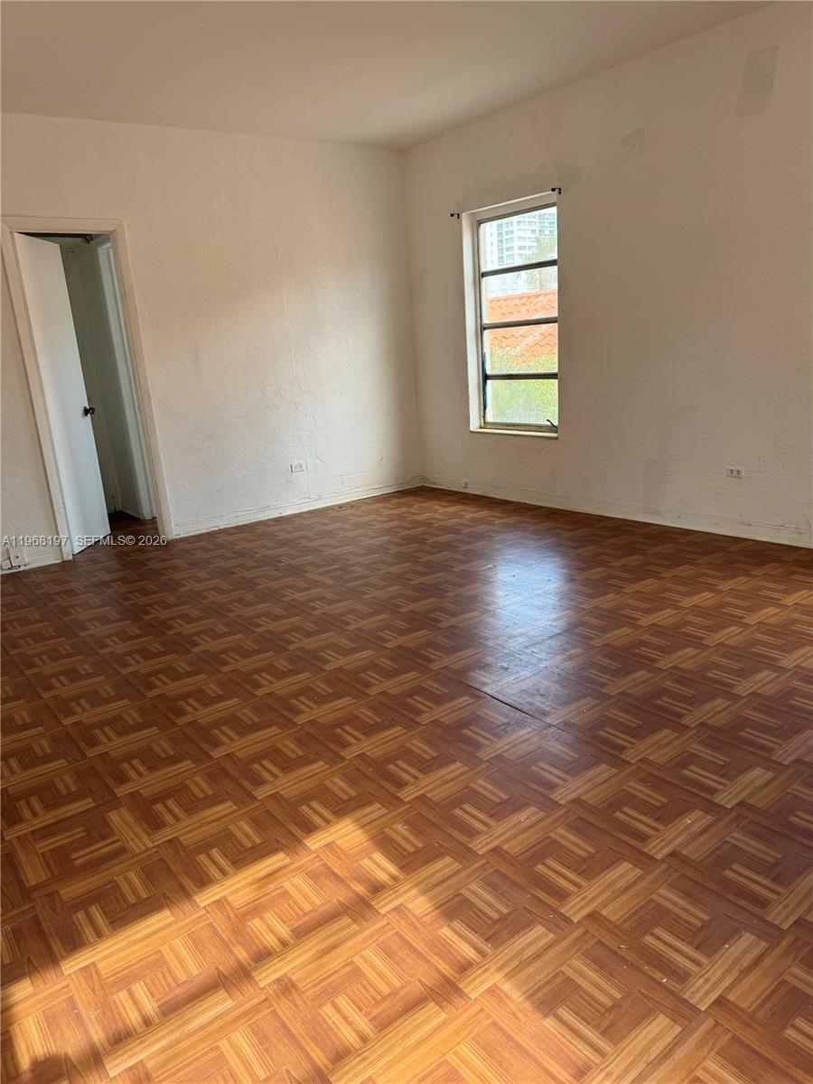 825 Alton Road, Unit 8 Miami Beach, FL 33139 - Photo 3 of 11 an empty room with window