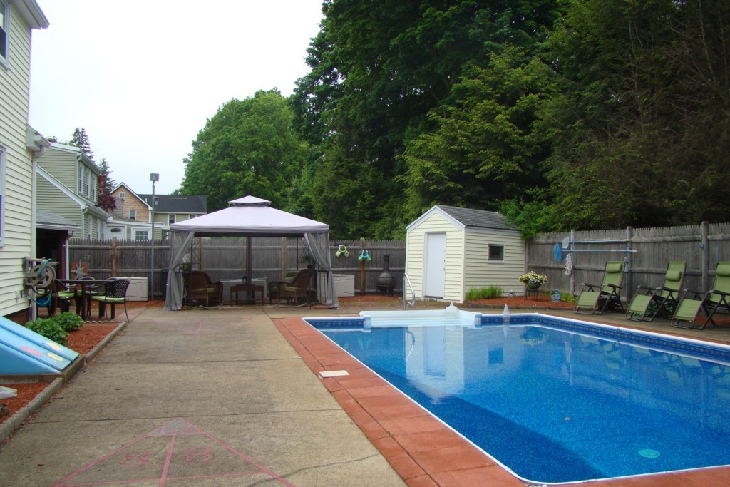 22 Wescroft Road Reading, MA 01867 - Photo 17 of 18