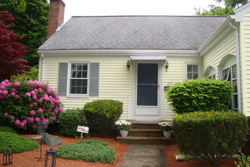 22 Wescroft Road Reading, MA 01867 - Photo 2 of 18