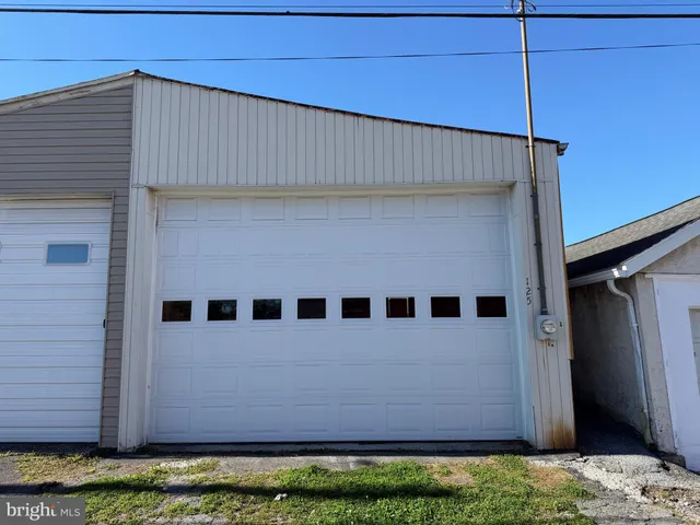 a view of a garage