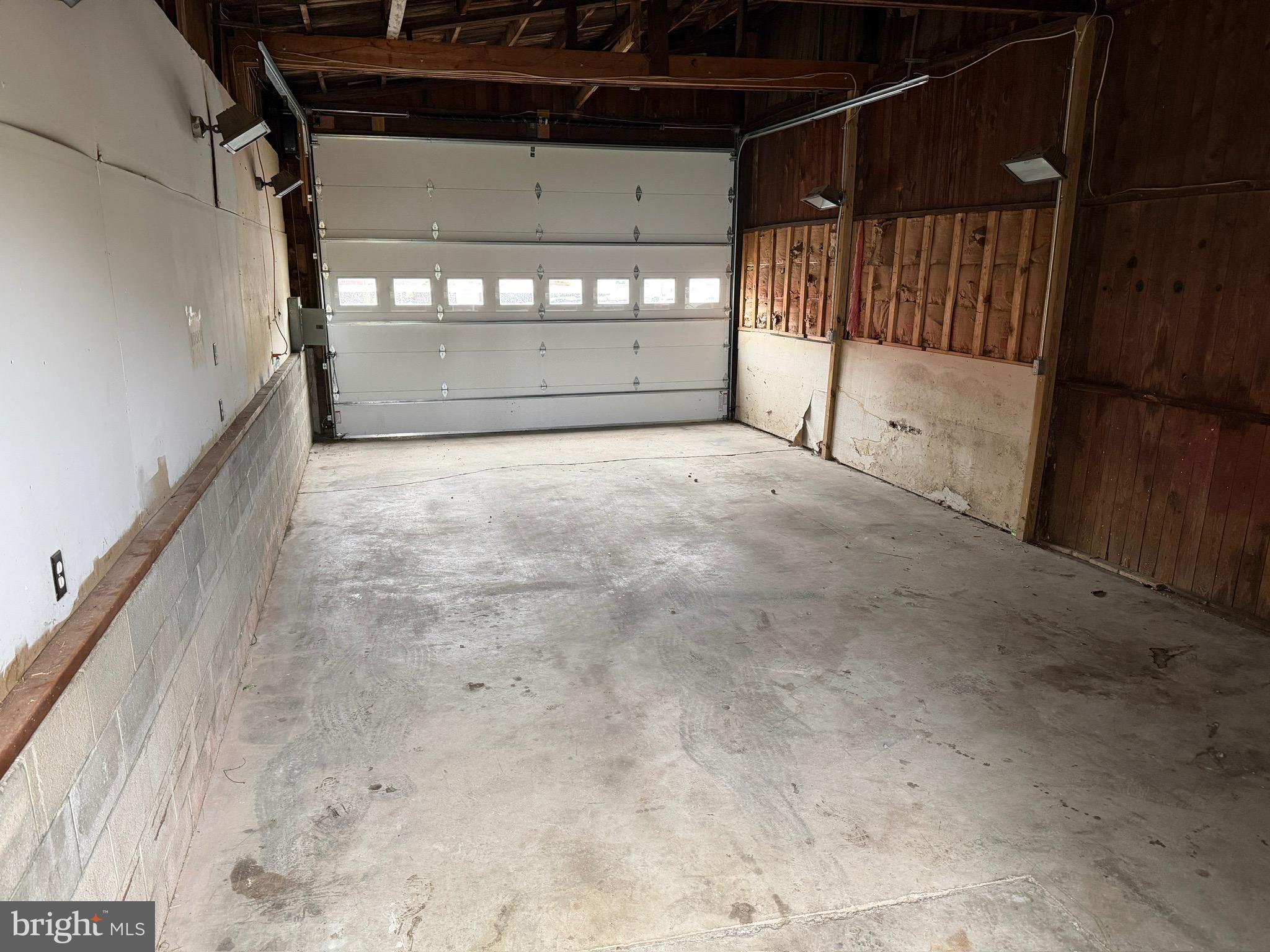 125 South Main Street Manheim, PA 17545 - Photo 5 of 27 a view of a garage