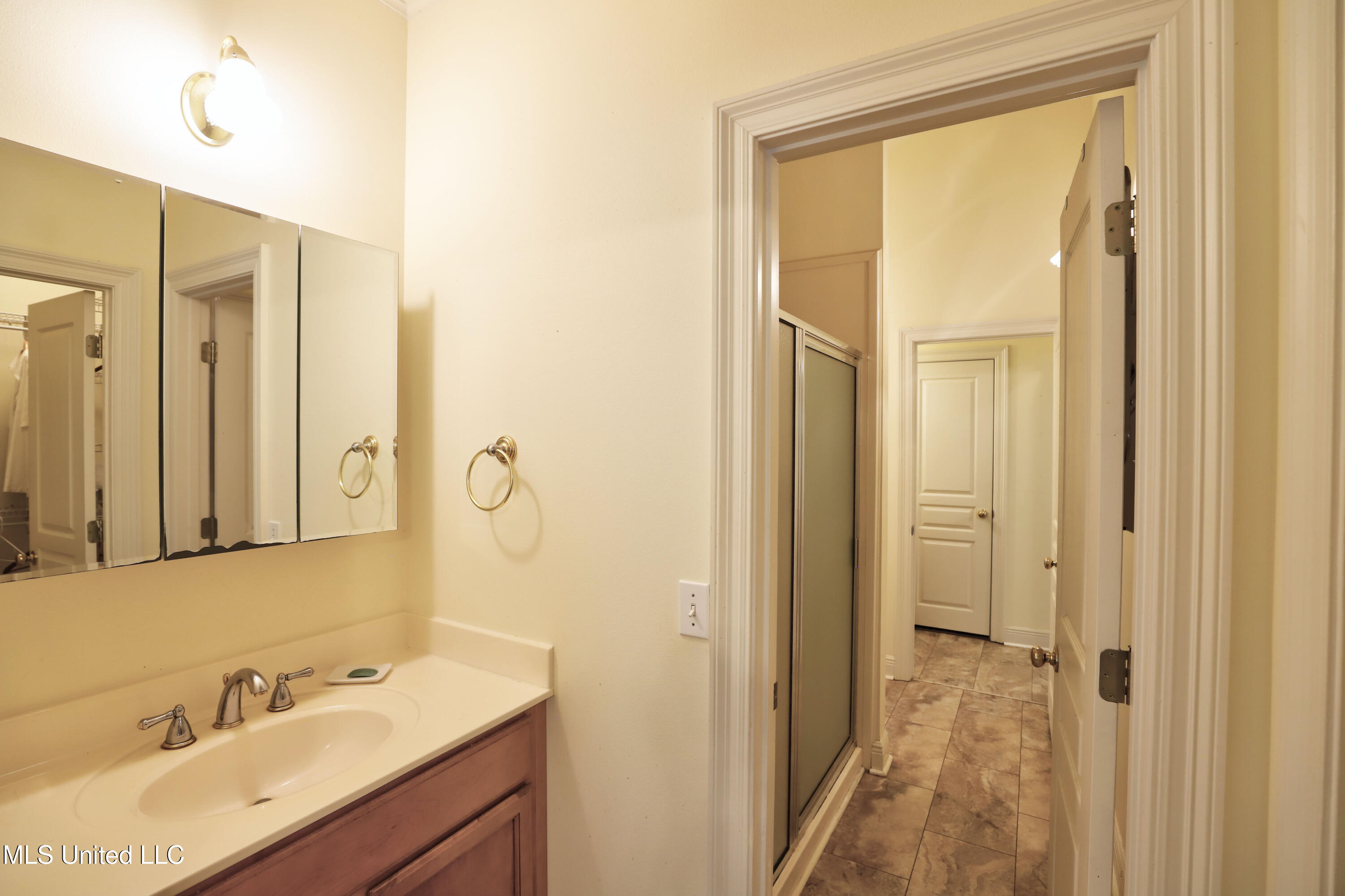 6333 Apelehama Road Diamondhead, MS 39525 - Photo 18 of 31 Bathroom