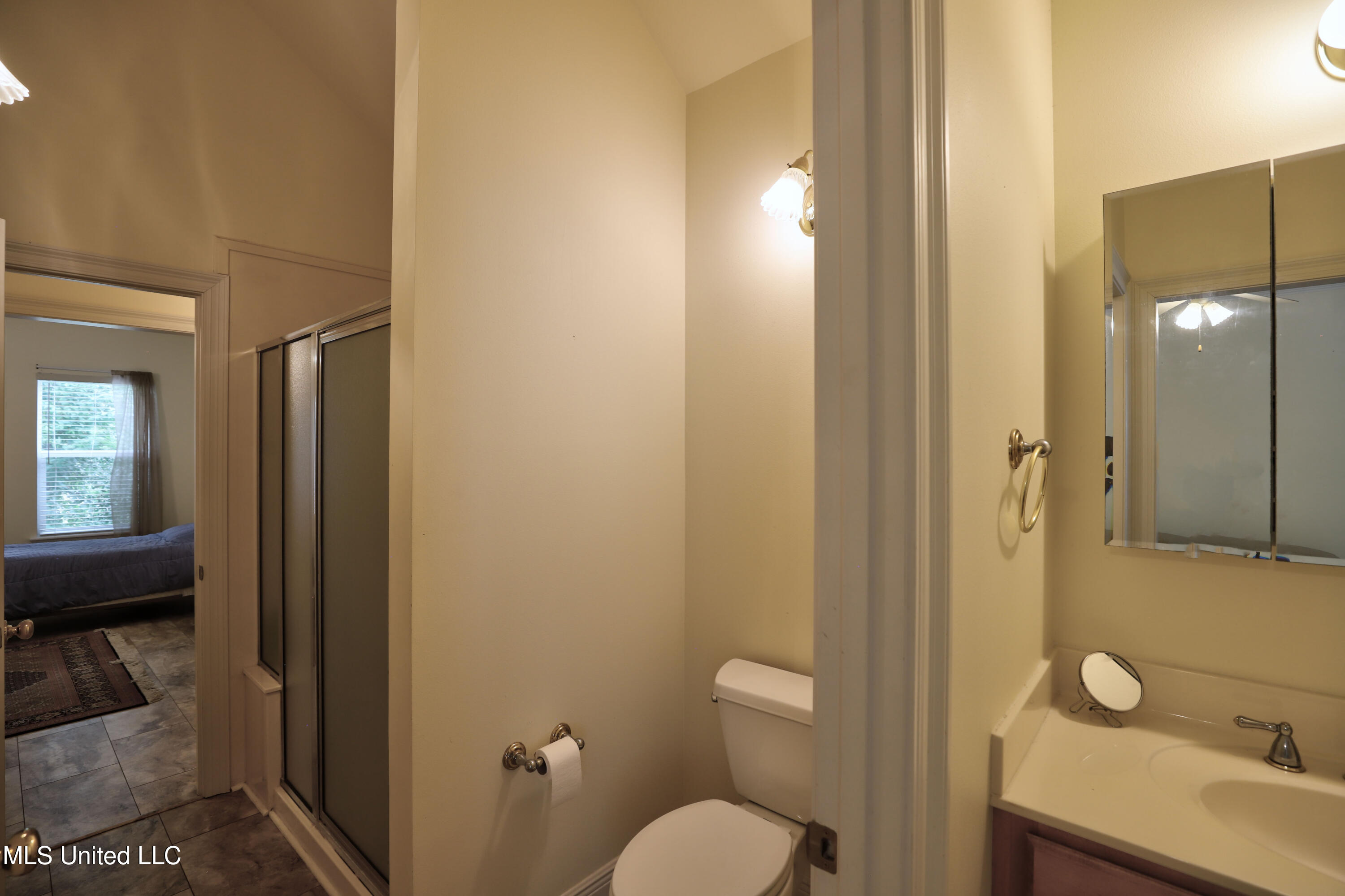 6333 Apelehama Road Diamondhead, MS 39525 - Photo 19 of 31 Bathroom