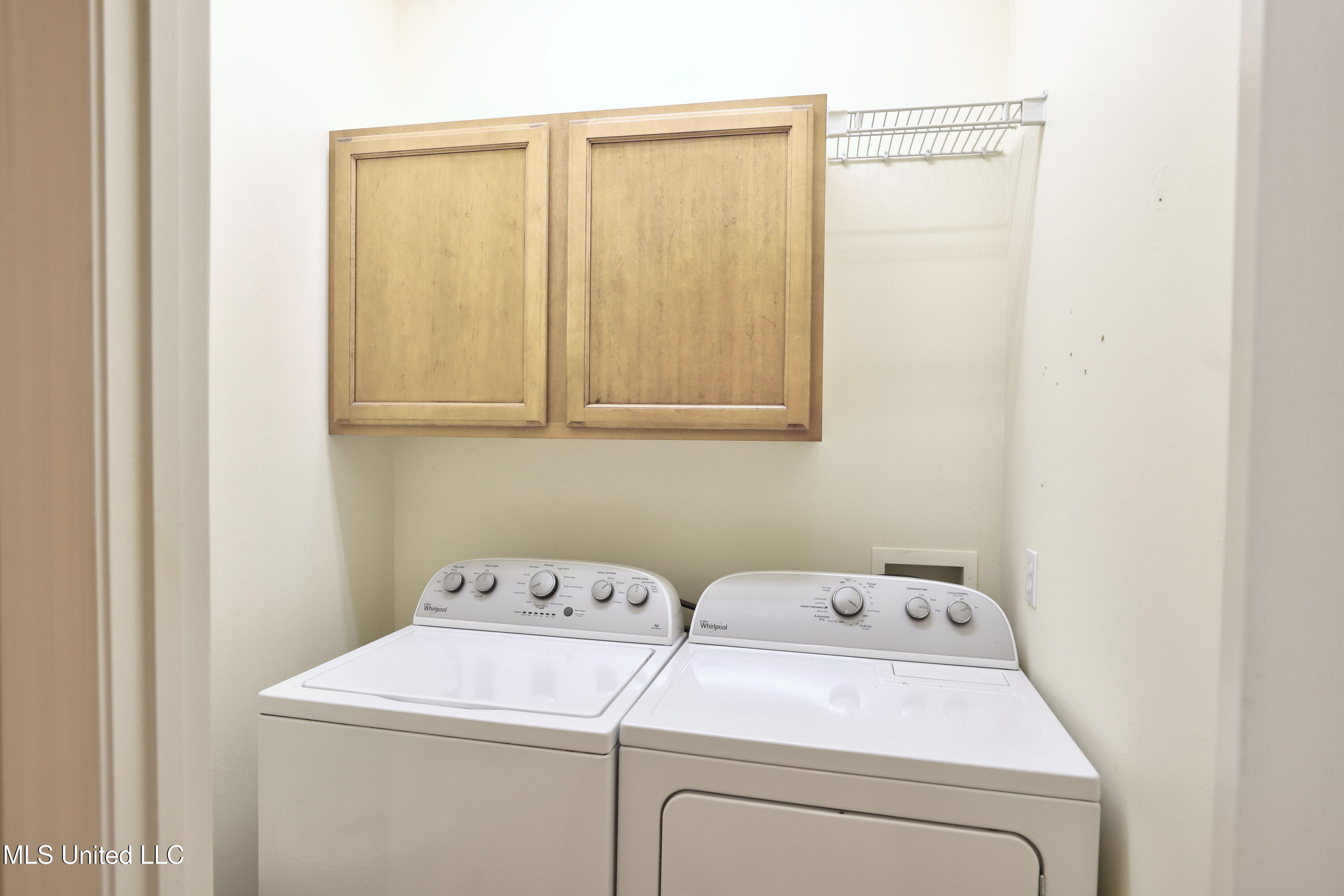 6333 Apelehama Road Diamondhead, MS 39525 - Photo 20 of 31 Laundry