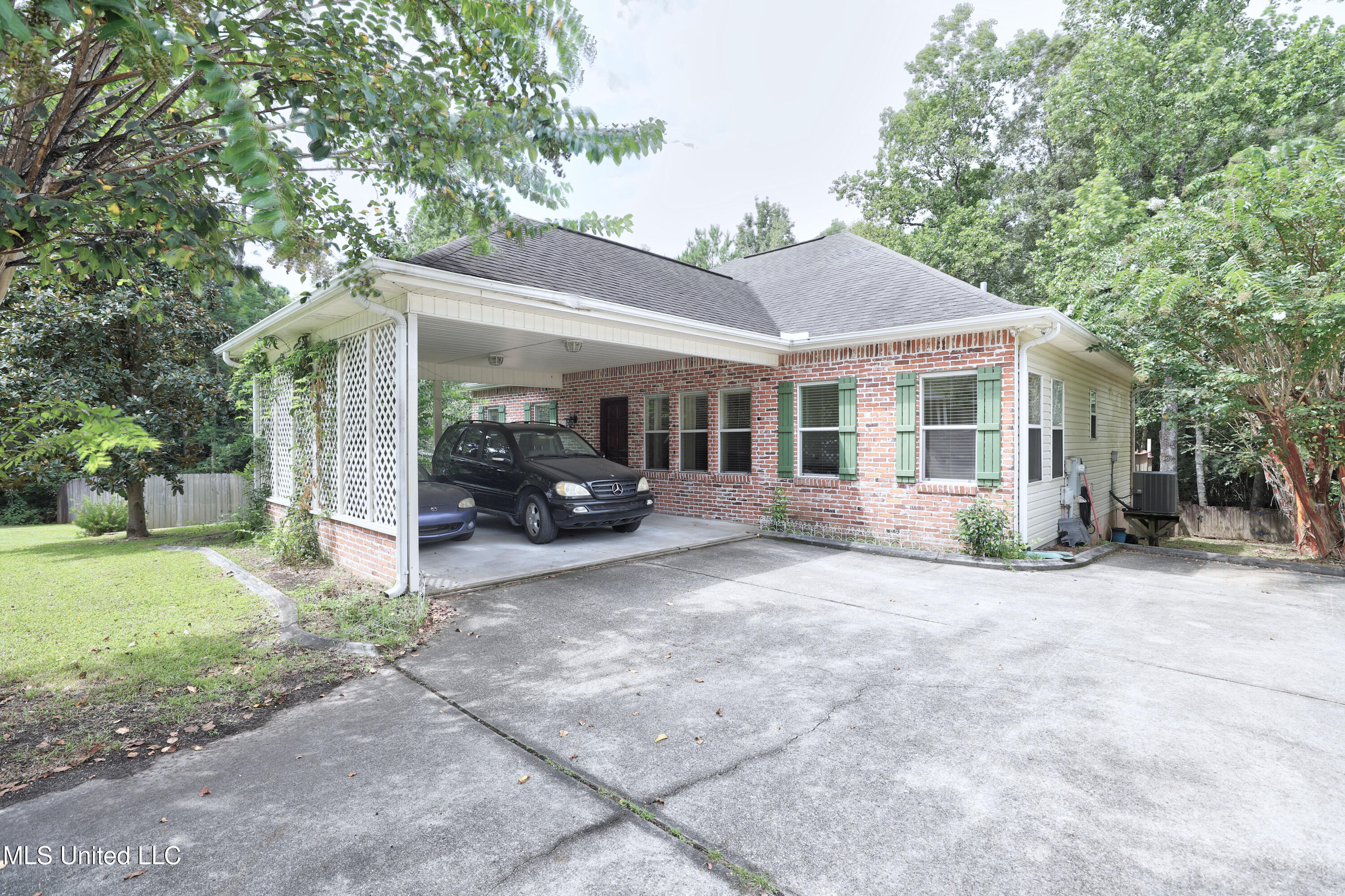 6333 Apelehama Road Diamondhead, MS 39525 - Photo 2 of 31 Front