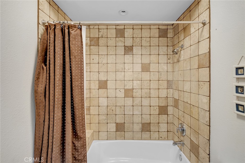7026 Cataba Road Oak Hills, CA 92344 - Photo 40 of 62