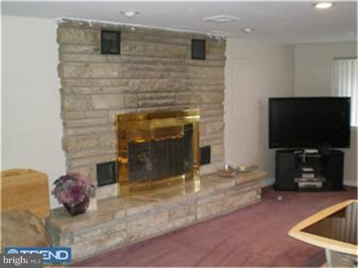 37 Miry Brook Road Hamilton Square, NJ 08690 - Photo 7 of 12 Family Room