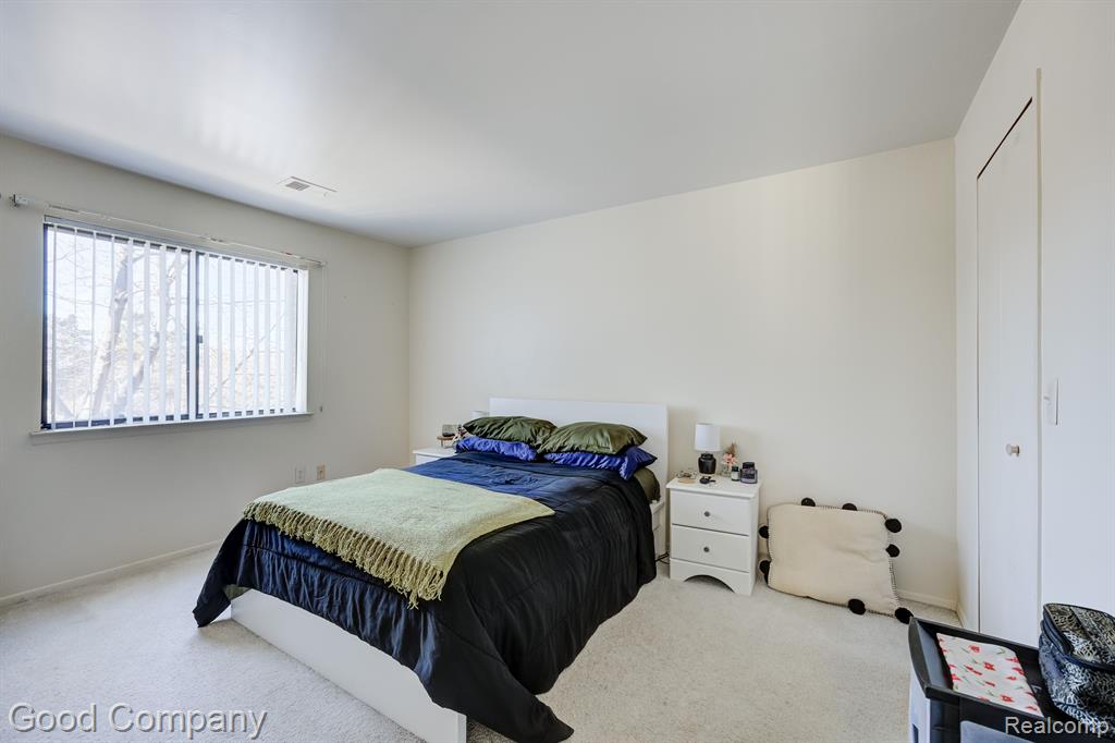 27260 Evergreen Road Lathrup Village, MI 48076 - Photo 23 of 32