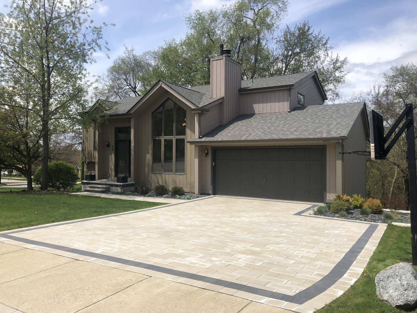 34 River Bend Road Montgomery, IL 60538 - Photo 2 of 33 a front view of a house with yard