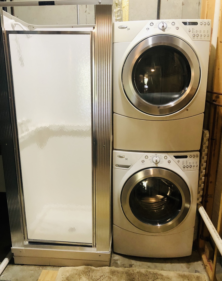 34 River Bend Road Montgomery, IL 60538 - Photo 20 of 33 a utility room with dryer and washer